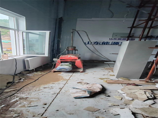 黎安镇地基基础下沉墙体裂缝加固注浆顶升施工