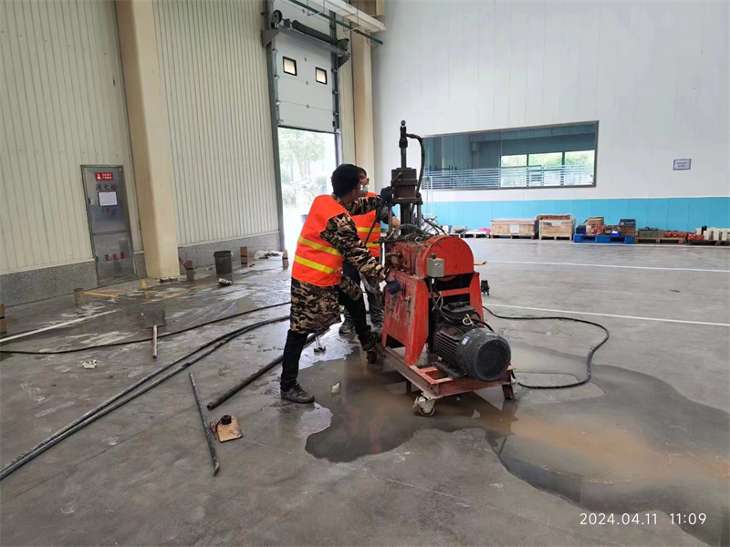 黎安镇厂房地面下沉塌陷注浆加固施工